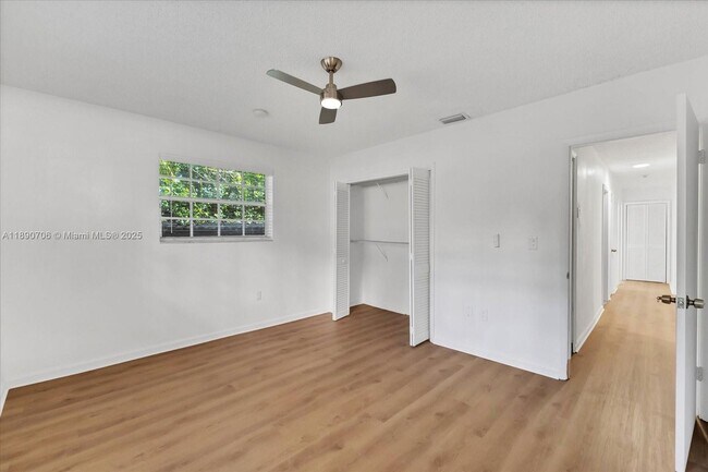 Building Photo - 4090 SW 69th Ave
