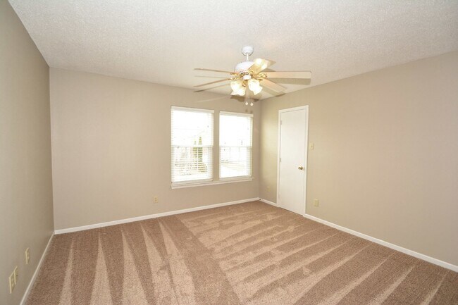 Building Photo - "Spacious 3-Bed Retreat in Fishers with El...