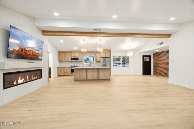 Building Photo - 1216 W Rovey Ave