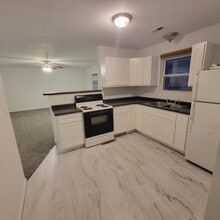 Building Photo - 212 Kronos Dr