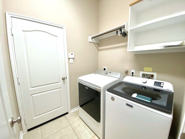 Building Photo - 2007 Post Oak Ct