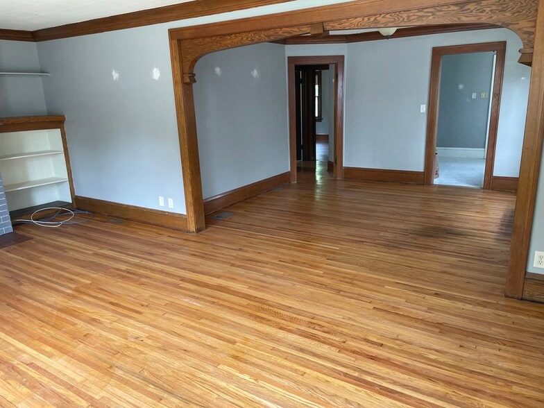 Building Photo - 363 Case Ave