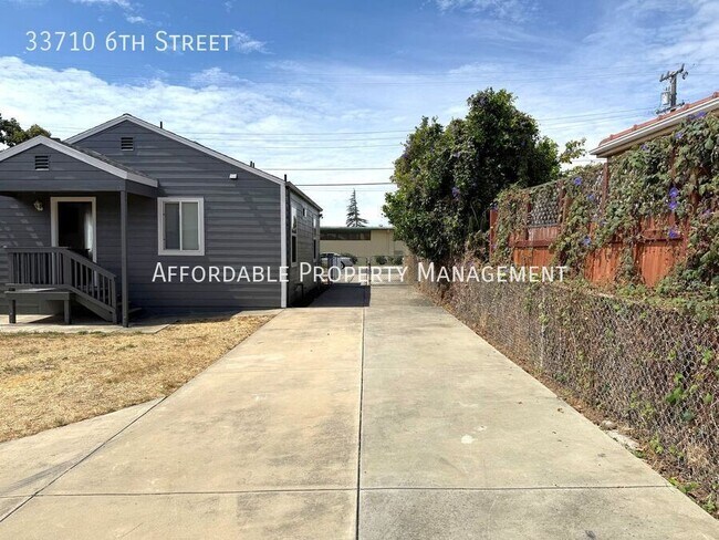 Building Photo - 33710 6th St