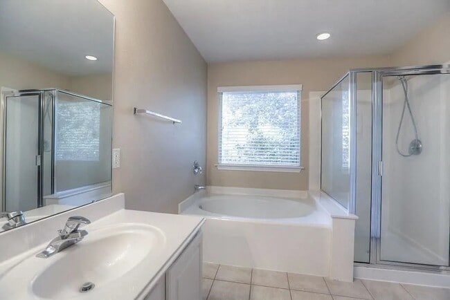 Building Photo - 43 Blue Creek Pl