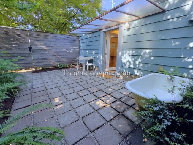 Building Photo - 2025-AZIMUTH1