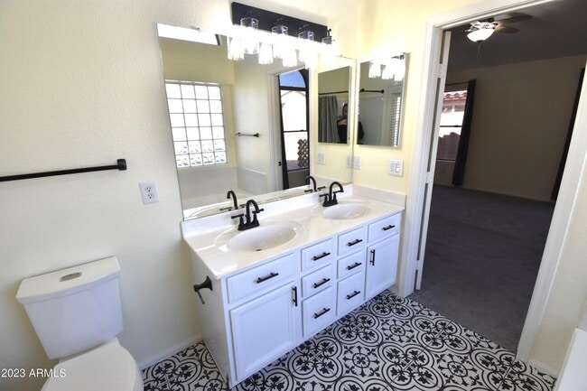 Building Photo - 10230 W Country Club Trail