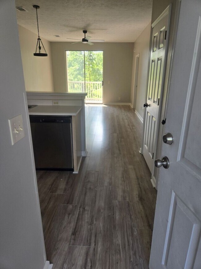 Building Photo - 504 River Oaks Dr