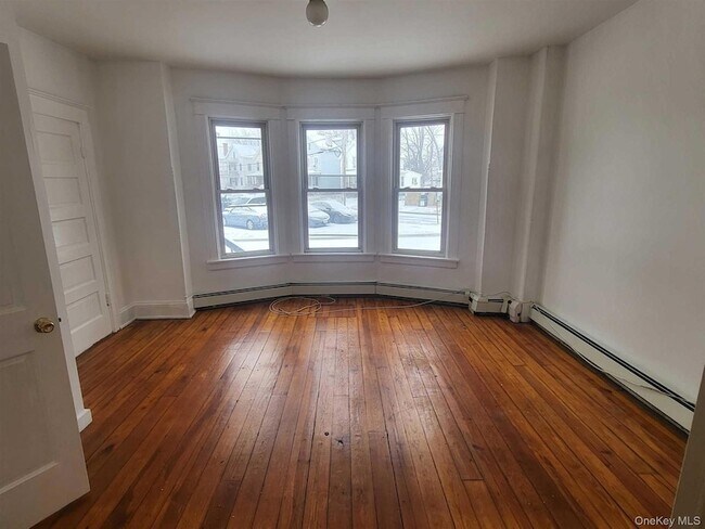 Building Photo - 108 Winnikee Ave