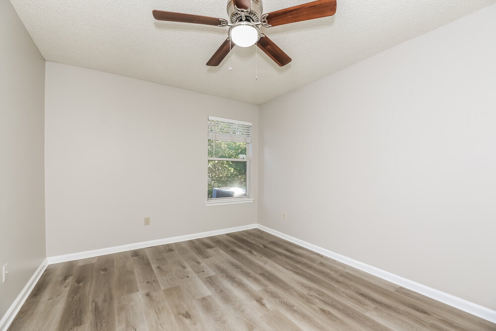 Building Photo - 1731 Chandelier Cir W