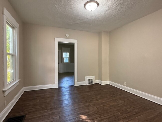 Building Photo - SL AAC1228