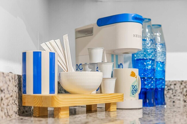 Building Photo - 605 Kemp St