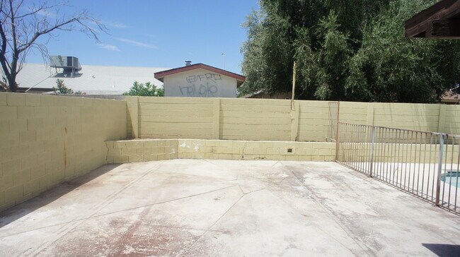 Building Photo - Charming 3Bed/2Bath/2Car residence with gated pool located in E. Las Vegas