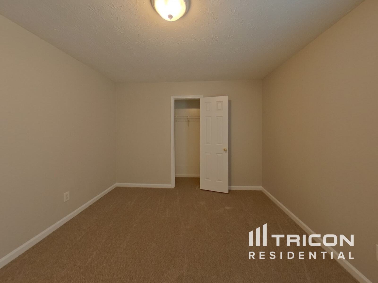 Building Photo - 1400 Meadow Ct