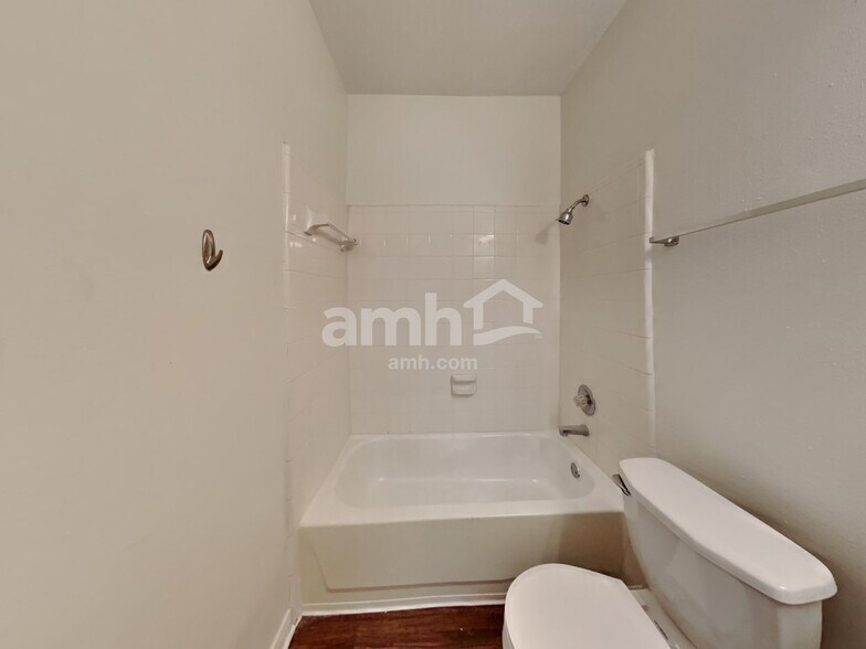 Building Photo - 2036 Pembroke Bay Dr