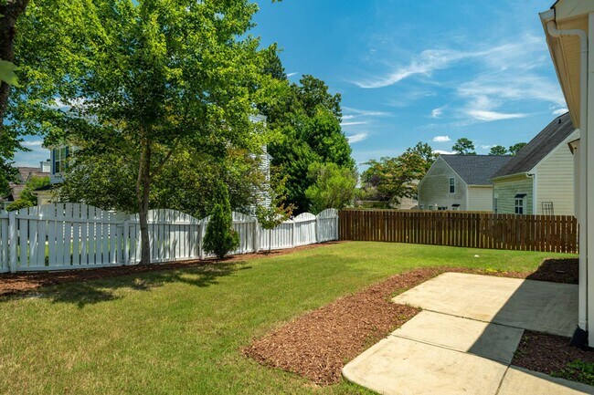 Building Photo - 101 Thorncrest Dr