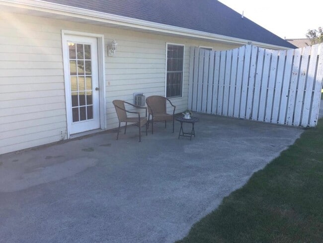Building Photo - 803 Pheasant Run Rd
