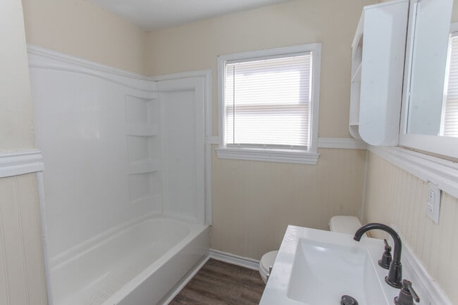 Building Photo - 1506 Kentucky Way