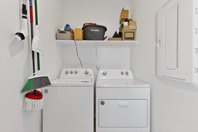 Building Photo - 10650 Valedon Ln SW