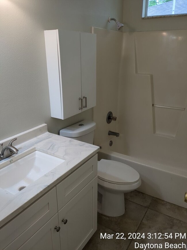 Building Photo - Spacious 4BR Home Minutes from Daytona Beach – Freshly Updated & Move-In Ready!