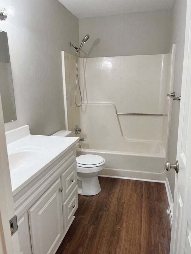 Building Photo - Renovated Greensboro Home