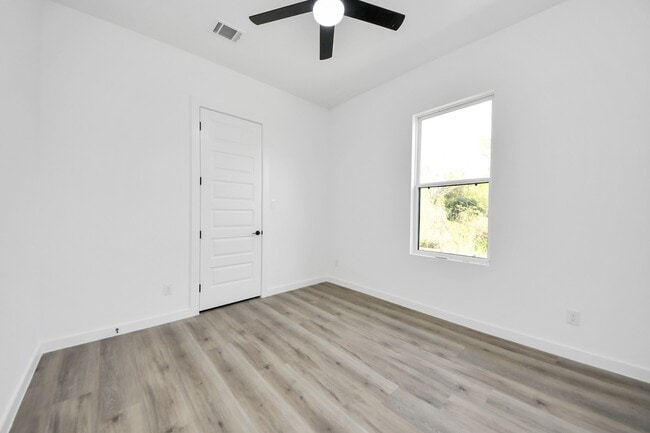 Building Photo - 7935 Sunnyhill St