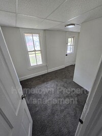 Building Photo - 548 Nelson St