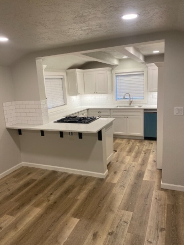 Building Photo - 21255 Willamette Dr