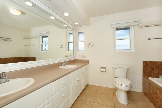 Building Photo - Convenient Location with AC and Solar Photovoltaic