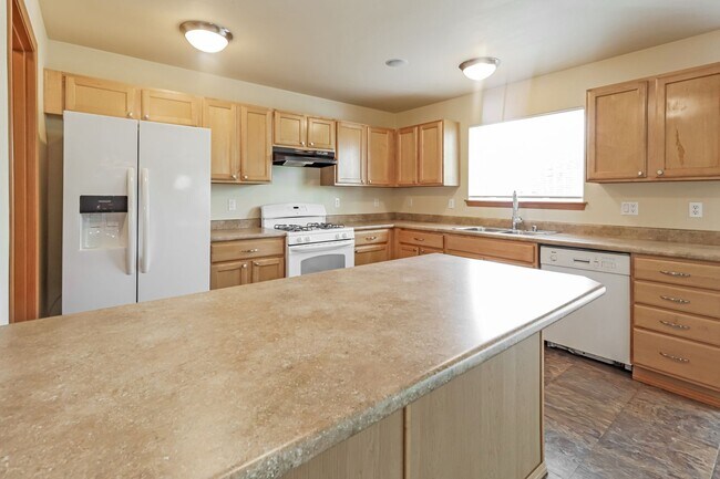 Building Photo - 6907 Desperado Dr SE