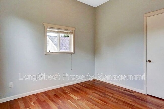 Building Photo - 2624 NE Sumner St