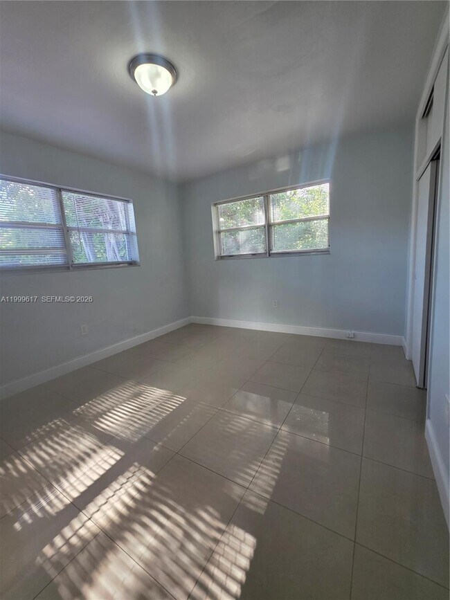 Building Photo - 2832 SW 37th Ave