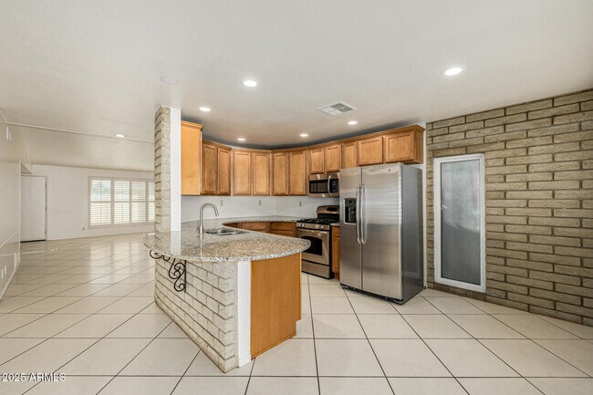 Building Photo - 3738 E Glenrosa Ave