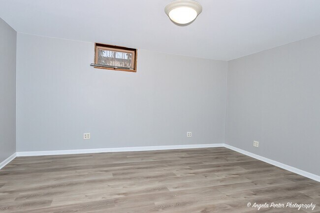 Building Photo - 40 Pine Tree Row