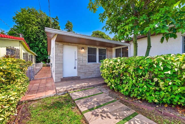 Building Photo - 3147 SW 24th St