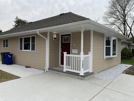 Fron entrance porch - 2208 Mount Carmel Blvd