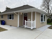 Fron entrance porch - 2208 Mount Carmel Blvd