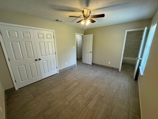 Building Photo - 7823 Coronet Ln