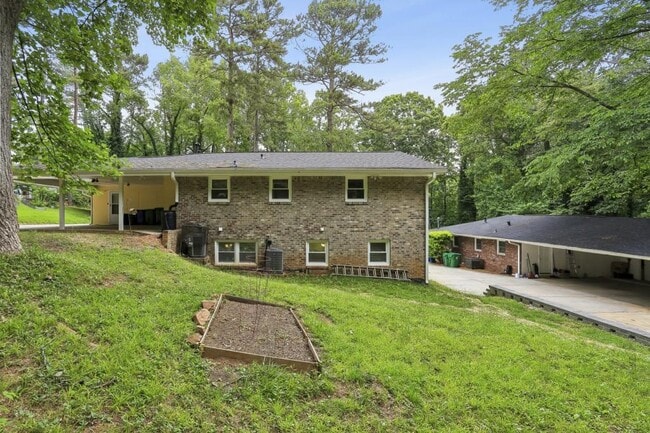 Building Photo - 2889 White Oak Dr