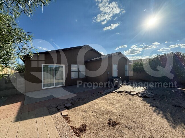 Building Photo - 1702 W Summer Dawn Dr
