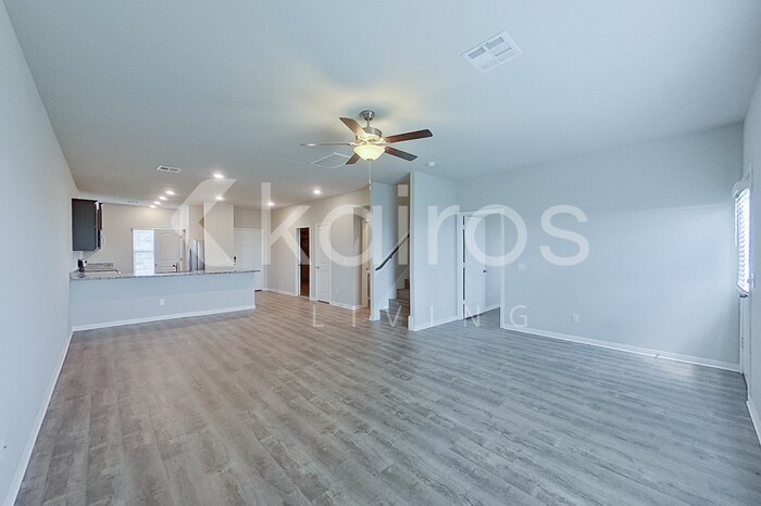 Building Photo - 712 St James Pl