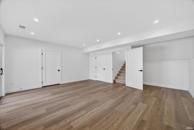 Building Photo - 4620 S Woodbine Dr