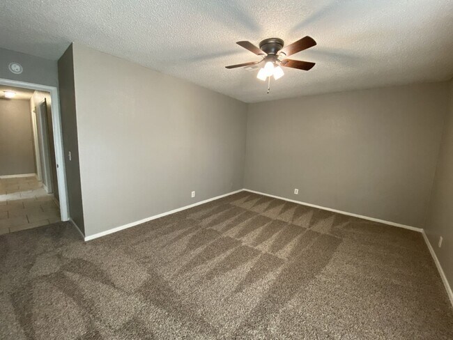 Building Photo - One Story, Union schools, New Paint and Carpet.