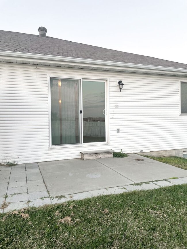 Building Photo - 3 Bedroom & 3 Bathroom Townhouse for Rent!