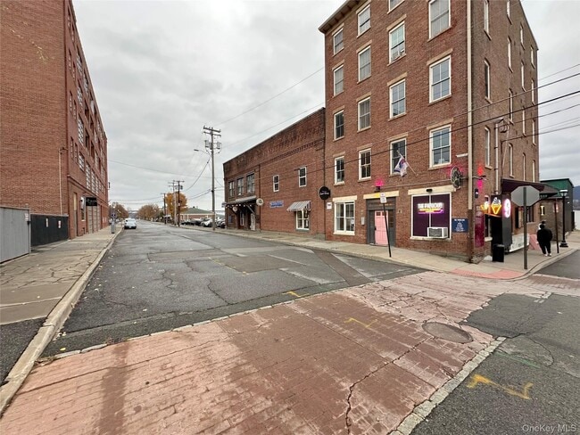 Building Photo - 12 Front St