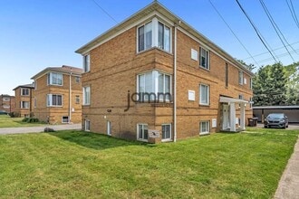 Building Photo - 18997 Hilliard Blvd