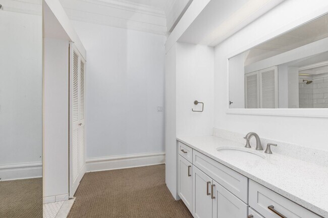 Building Photo - Great Heritage Hill Apartment for Rent