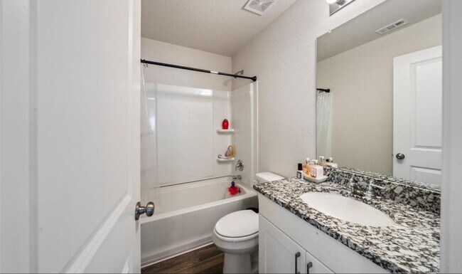 Building Photo - 2224 Cedar Vly Dr