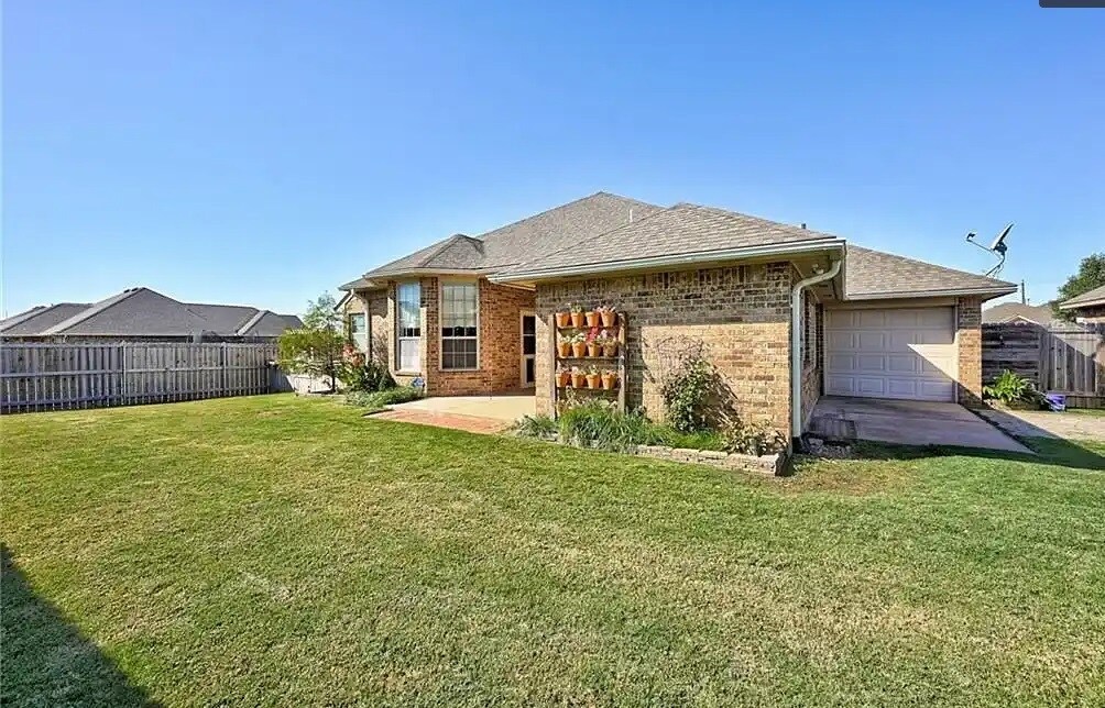 Building Photo - 3300 Marilyn Dr