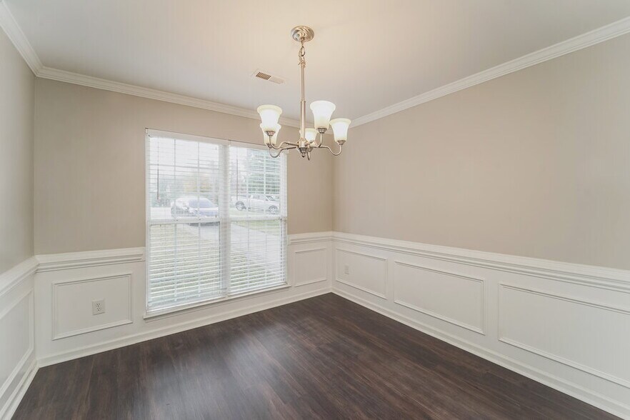 Building Photo - 14313 Blue Grass Dr