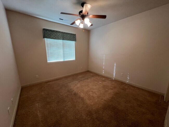 Building Photo - Primrose Pointe